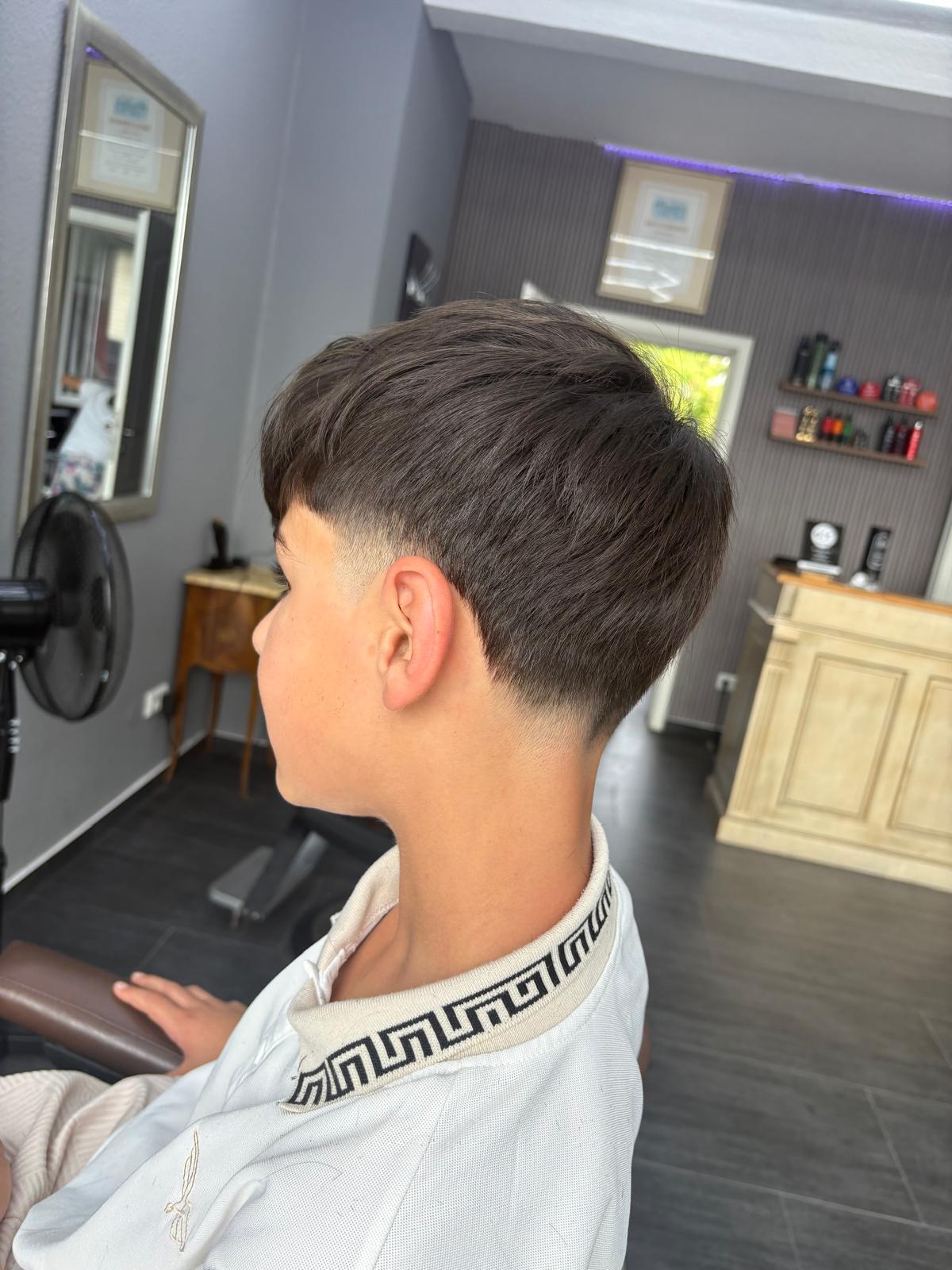 Kinderschnitt mit weichem Übergang im Nacken im M&O Friseursalon